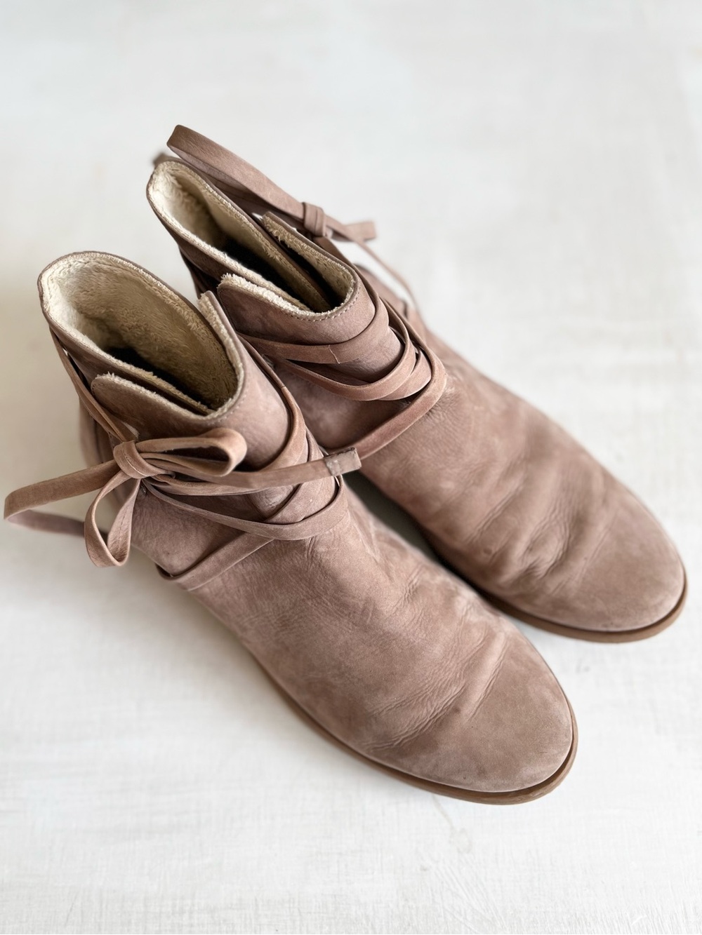 [Anthro] Bernardo Francine Fleece-Lined Tie Strap Suede Boot